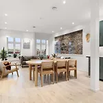 4br 2bath - Penthouse Esque Apartmán *
