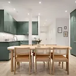 4br 2bath - Penthouse Esque Apartmán
