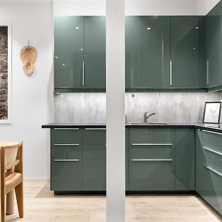 4br 2bath - Penthouse Esque *