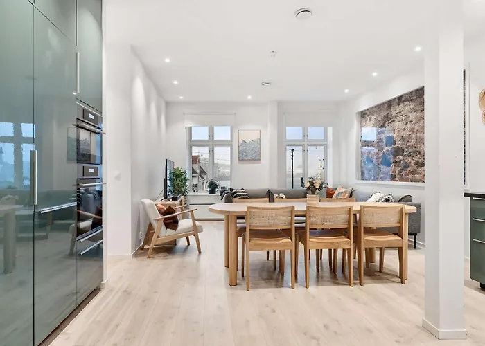 4br 2bath - Penthouse Esque Appartement *