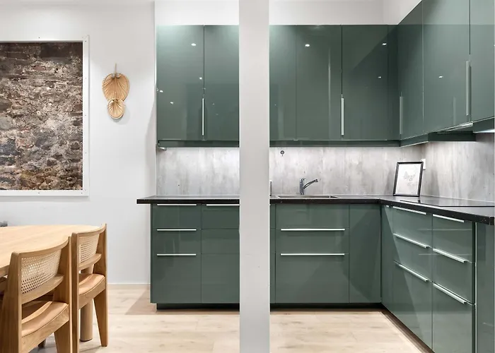 4br 2bath - Penthouse Esque *