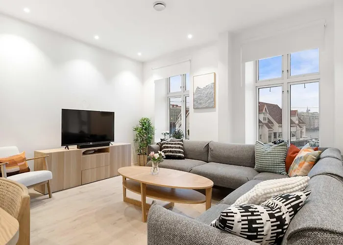 4br 2bath - Penthouse Esque