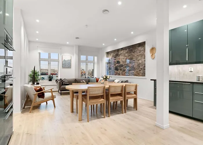 4br 2bath - Penthouse Esque Appartement *